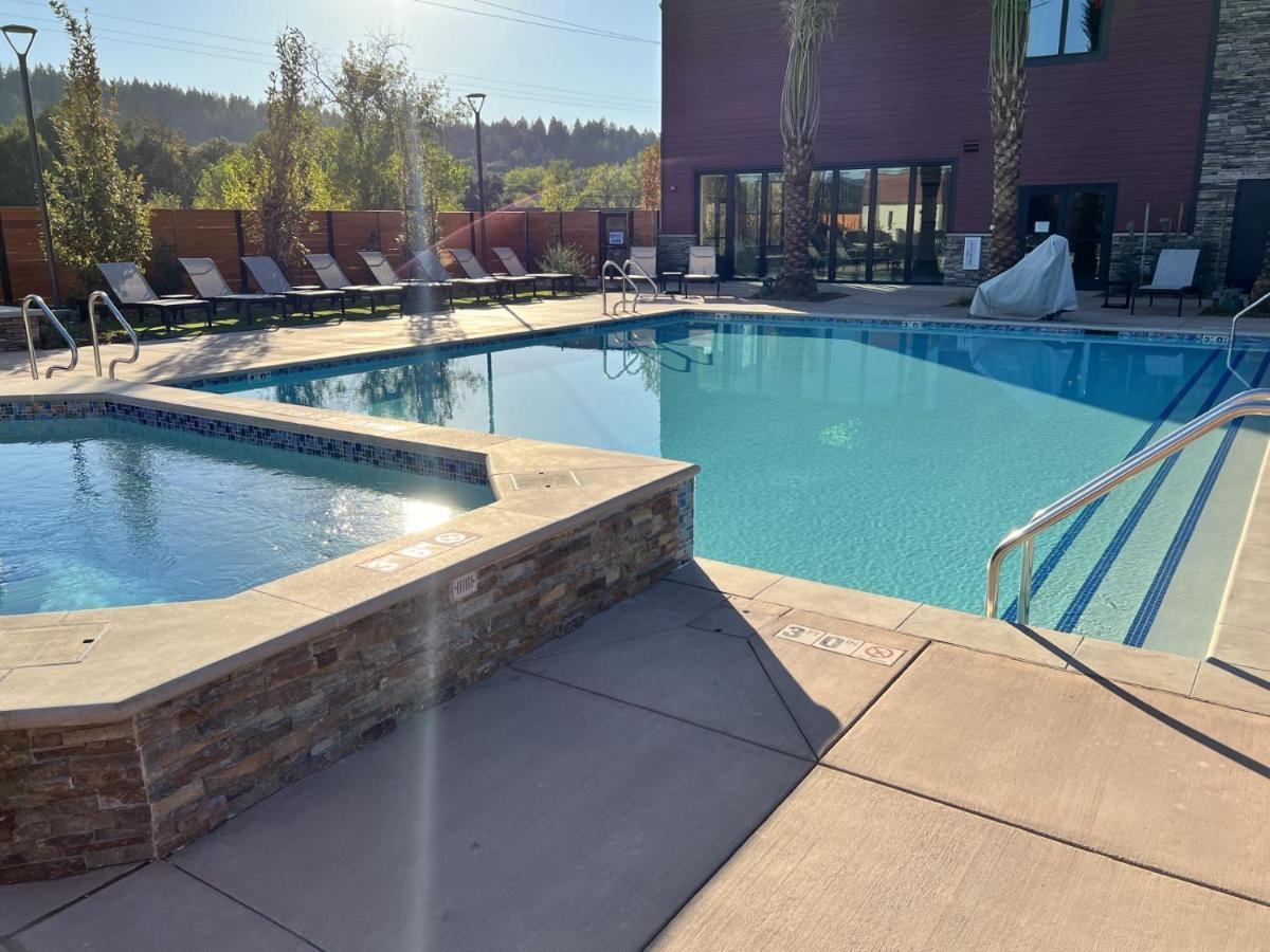 Wyndham Garden Redwood Valley - Ukiah Екстериор снимка