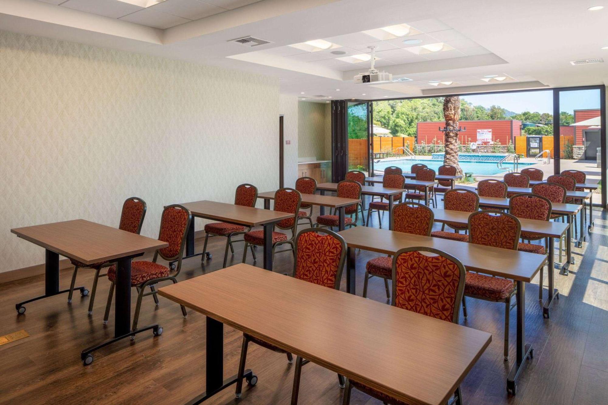Wyndham Garden Redwood Valley - Ukiah Екстериор снимка